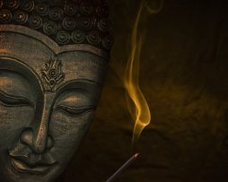 Schilderij - Gezicht van Boeddha en Wierook, Brons Kleur, Premium Print, Prachtige Wanddecoratie