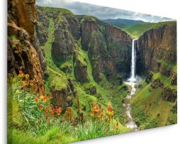 Schilderij - Prachtige waterval in de natuur, premium print
