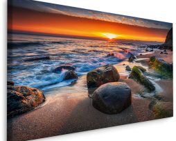 Schilderij - Strand met rotsen met zonsondergang , Wanddecoratie , Premium print