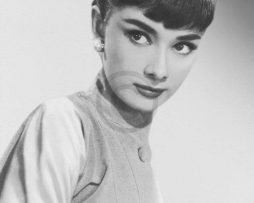 Kunstdruk Hero - Audrey Hepburn Portrait 60x80cm